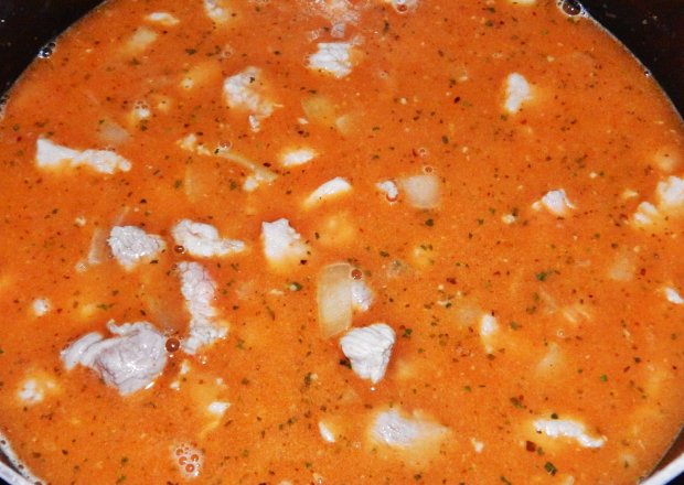 Fotografia przedstawiająca Gulasz wieprzowy w zupie ogonowej