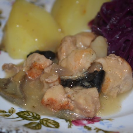Krok 5 - Gulasz wieprzowy z grzybami suszonymi foto