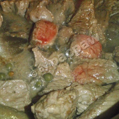 Krok 3 - Gulasz wołowy w sosie z zielonego pieprzu marynowanego foto