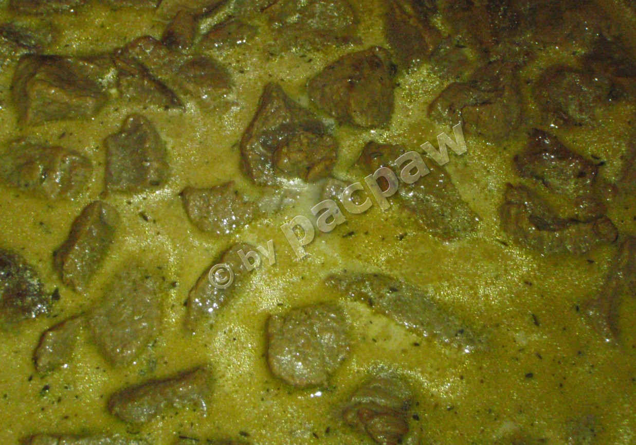 Gulasz wołowy w sosie z zielonego pieprzu marynowanego foto