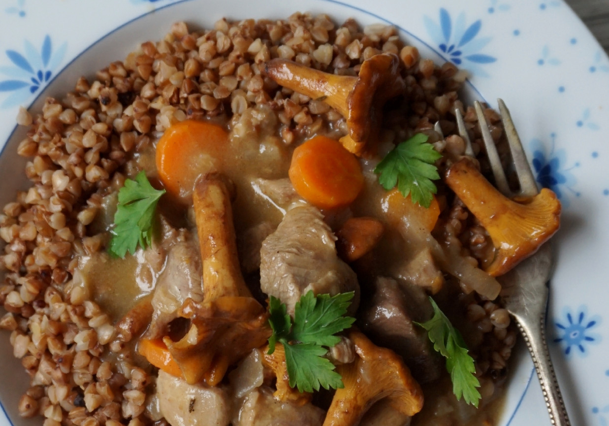 Gulasz z indyka z kurkami foto