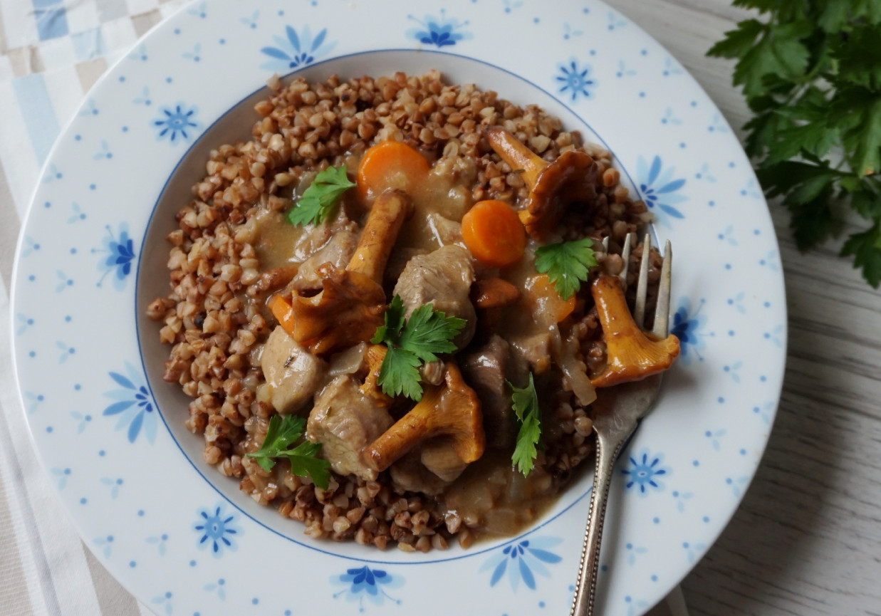 Gulasz z indyka z kurkami foto