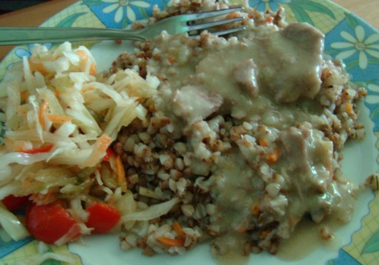 Gulasz z kaszą prazoną foto