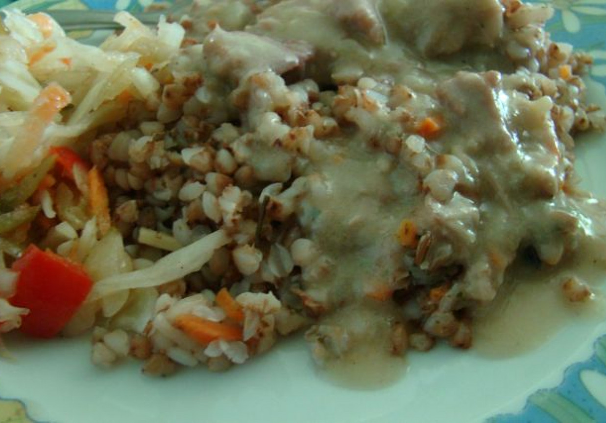 Gulasz z kaszą prazoną foto