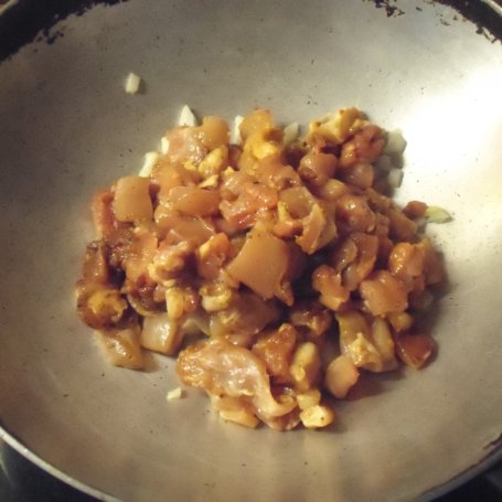 Krok 1 - Gulasz z kurczaka zapiekany pod ziemniaczanym puree foto