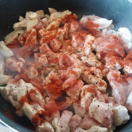 Krok 1 - Gulasz z pieczarkami i papryką na schabie foto