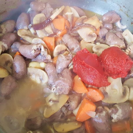 Krok 4 - Gulasz z serduszek po"węgiersku" foto