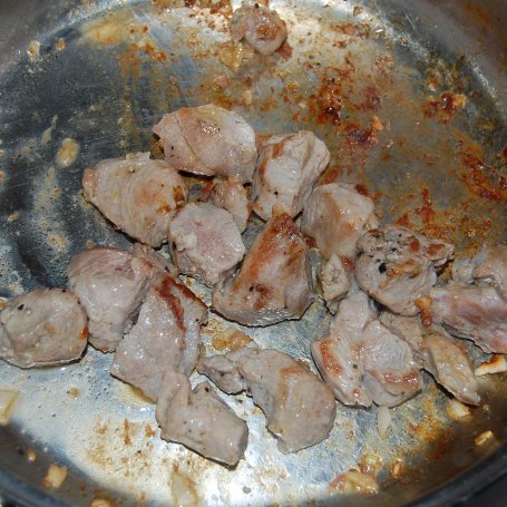 Krok 1 - Gulasz z szynki wieprzowej z pieczarkami foto