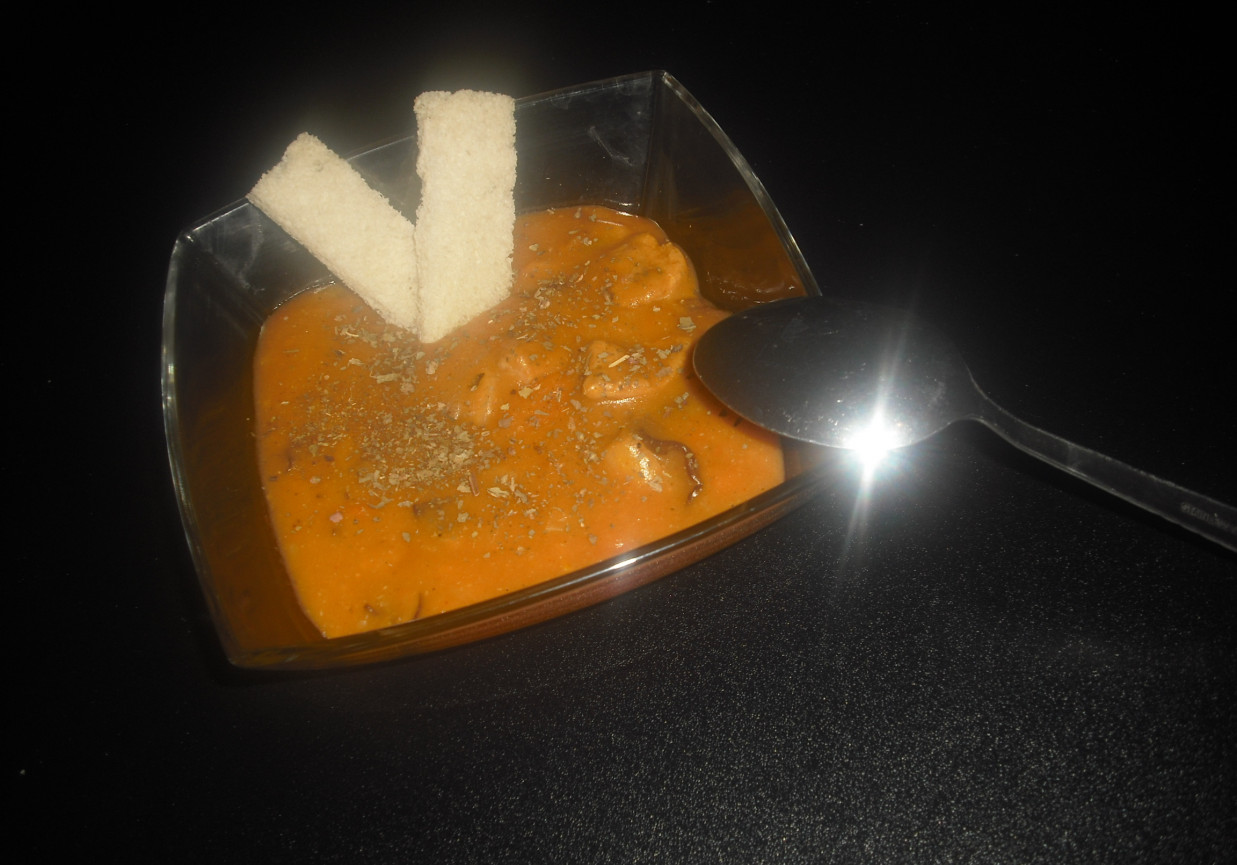 Gulasz z szynki wieprzowej z warzywami i suszonymi grzybami foto