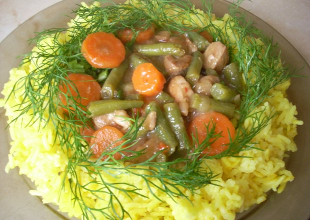Fotografia przedstawiająca Gulasz z warzywami i ryżem