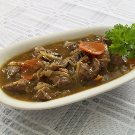 Krok 3 - Gulasz z wątróbki z pieczarkami foto
