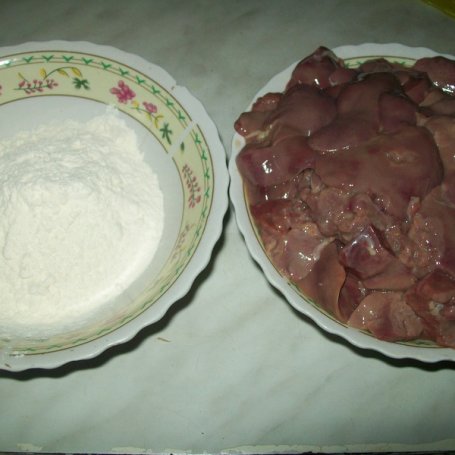 Krok 1 - Gulasz z wątróbki z pieczarkami foto