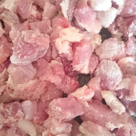 Krok 1 - Gulasz z żeberek wieprzowych w sosie śmietanowo-koperkowym foto