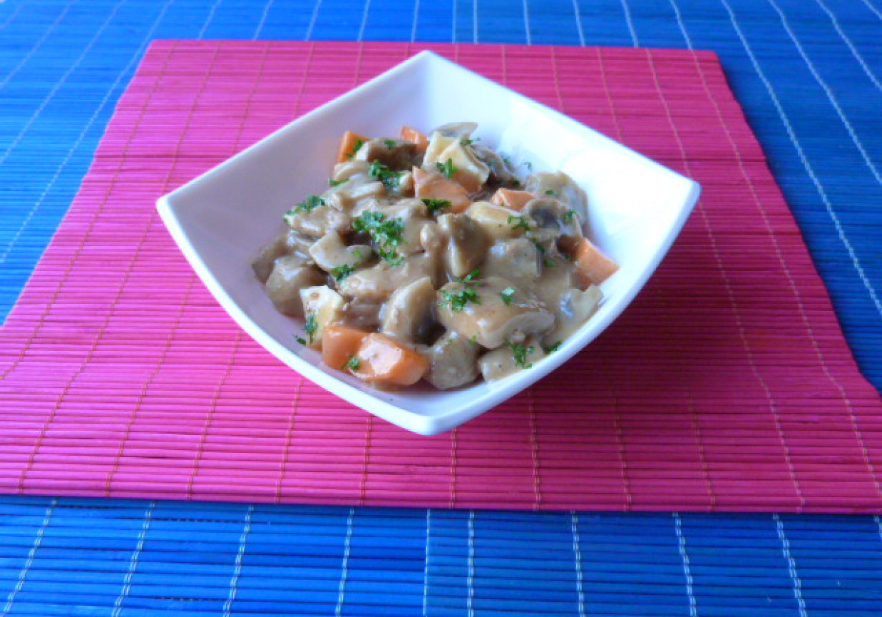 Gulasz Z żołądków Drobiowych Z Pieczarkami www.doradcasmaku.pl