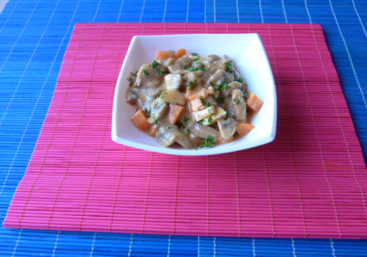 Gulasz Z żołądków Drobiowych Z Pieczarkami www.doradcasmaku.pl