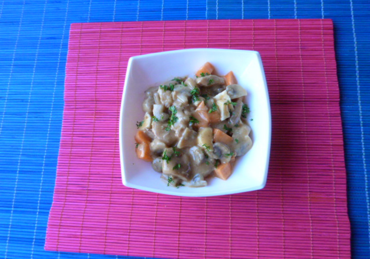 Gulasz Z żołądków Drobiowych Z Pieczarkami www.doradcasmaku.pl