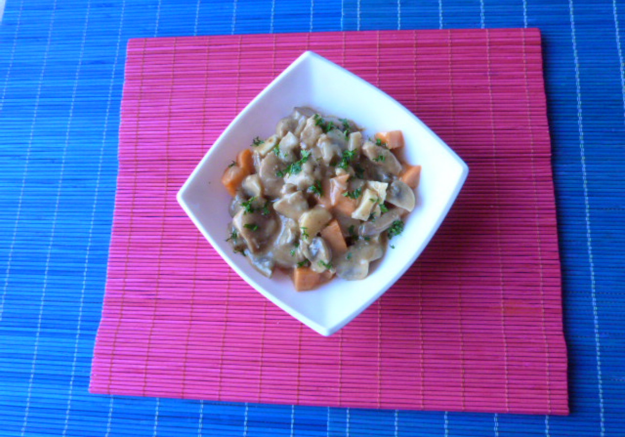 Gulasz Z żołądków Drobiowych Z Pieczarkami www.doradcasmaku.pl