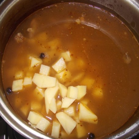 Krok 2 - Gulaszowa zupa z fasolą czerwoną foto