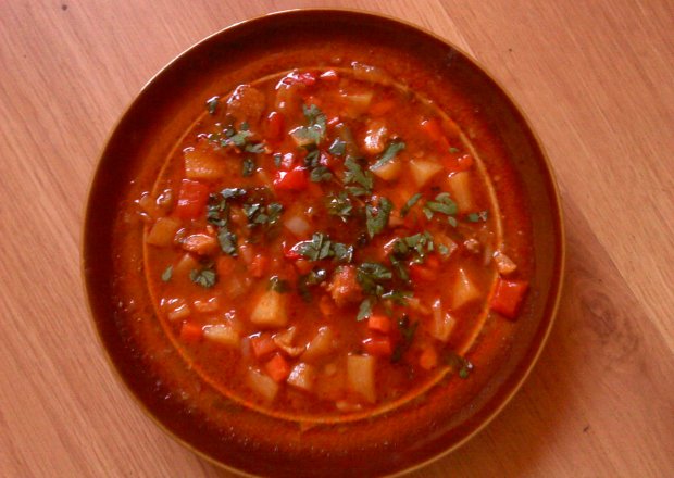 Fotografia przedstawiająca Gulaszowa zupa