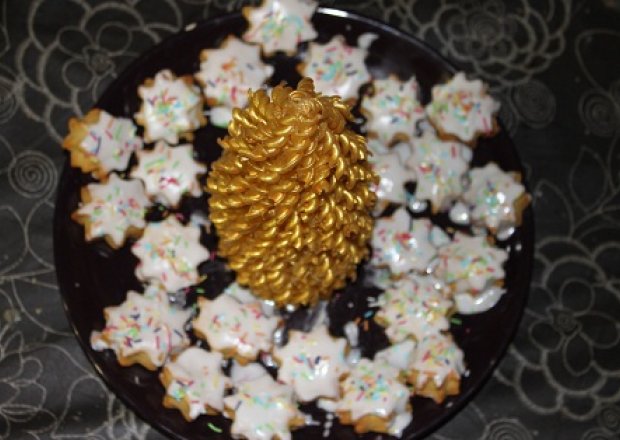 Fotografia przedstawiająca Gwiazdeczki pyszne ciasteczka