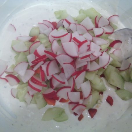 Krok 3 - Gyros z rzodkiewką i szczypiorkiem foto