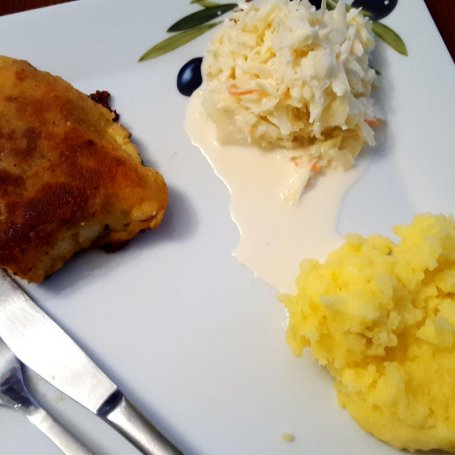 Krok 6 - Halibut w panierce z purée ziemniaczanym i sałatką foto