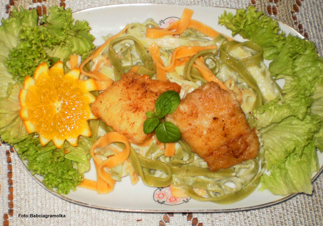 Halibut z kolorowym Tagliatelle i sosem serowym : foto