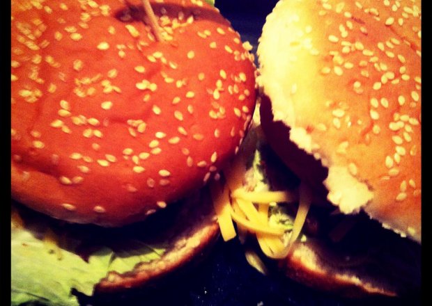 Fotografia przedstawiająca Hamburger domowy