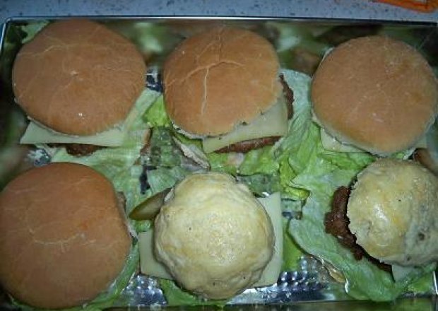 Fotografia przedstawiająca Hamburger własnej roboty :)