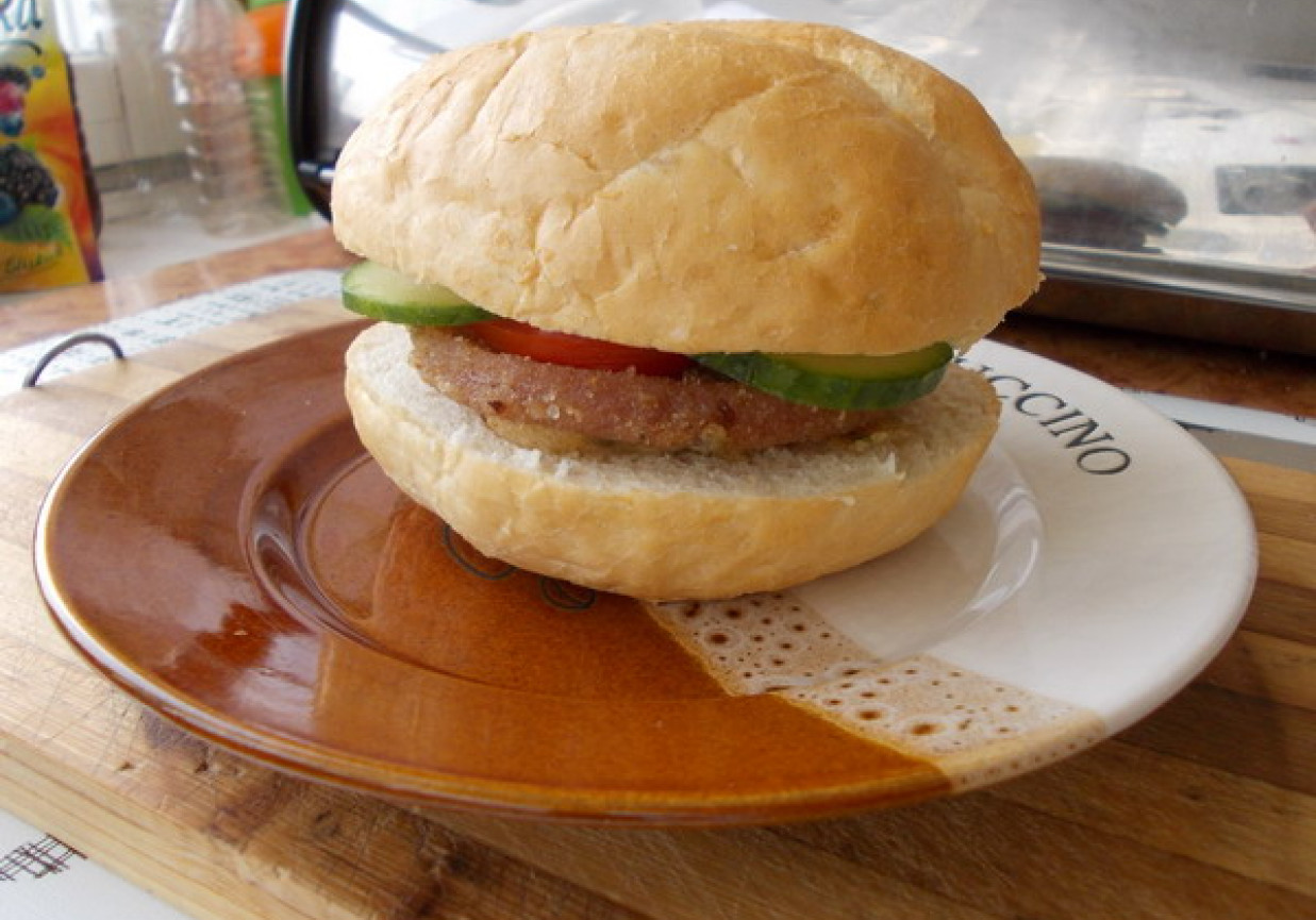Hamburger z mortadeli. foto