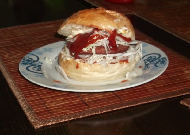 Fotografia przedstawiająca hamburger