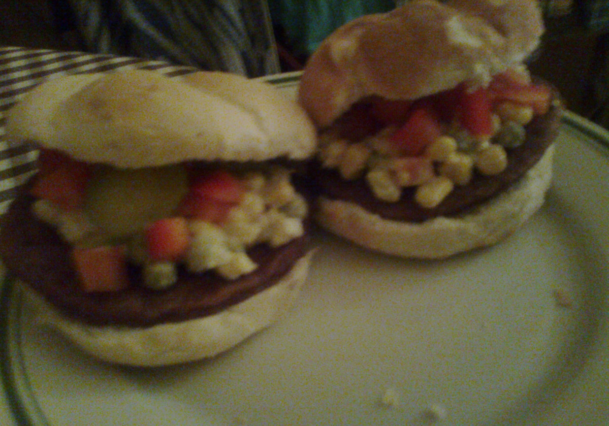 Hamburgery z sałatką foto