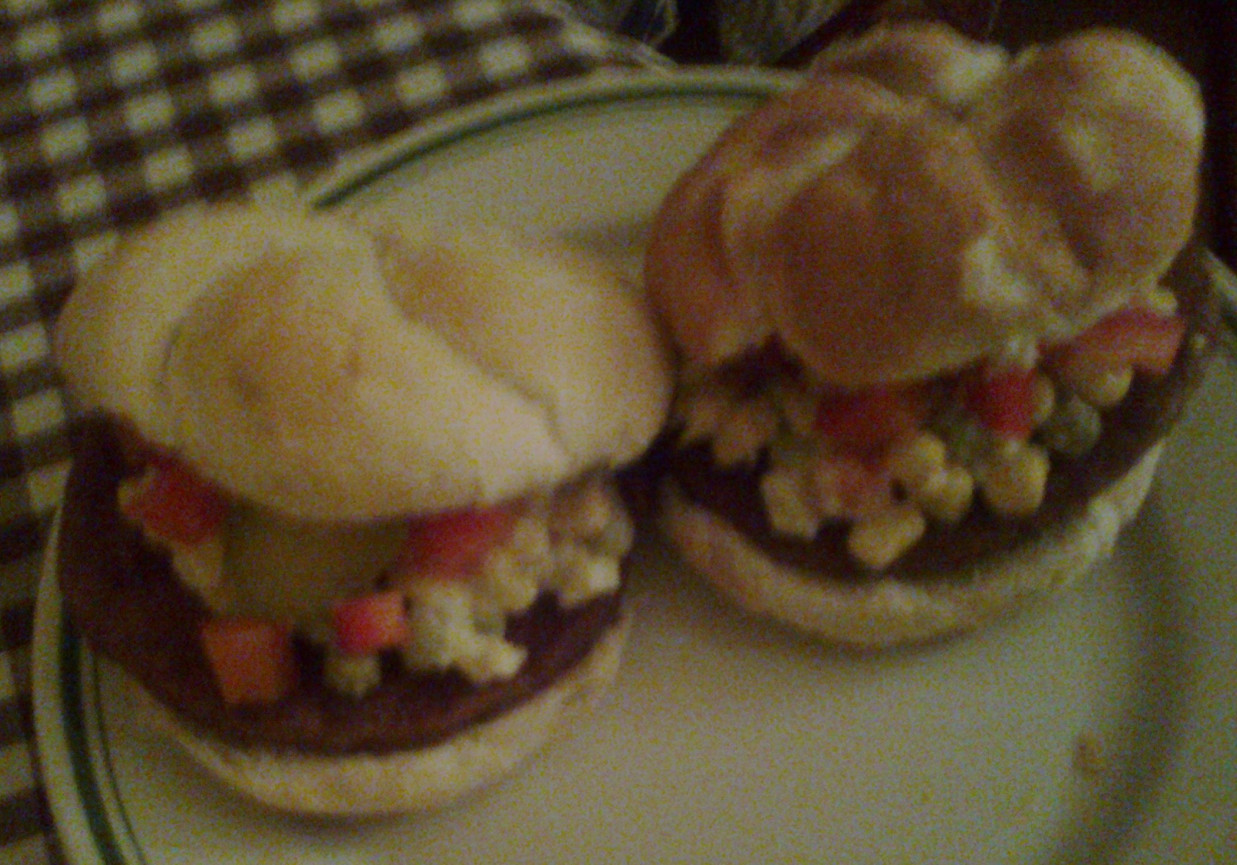 Hamburgery z sałatką foto