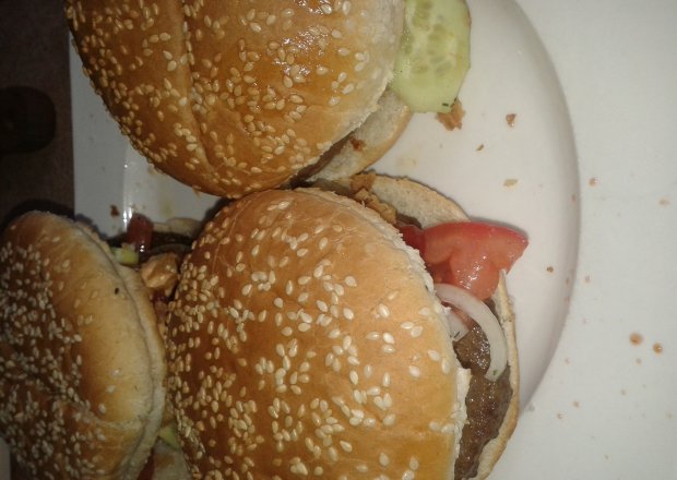 Fotografia przedstawiająca Hamburgery.