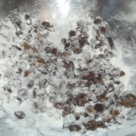 Krok 6 - Herbaciane ciasto z rodzynkami i musem z dyni foto