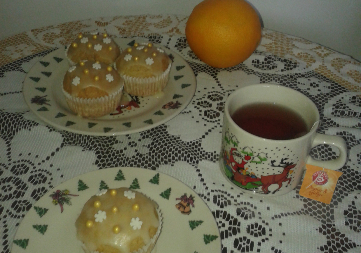 Herbaciane muffiny pomarańczowo-imbirowe foto