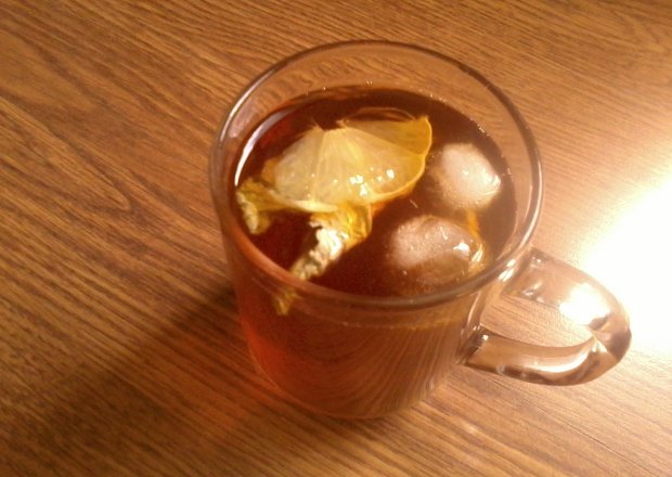 Fotografia przedstawiająca herbata cytrynowa mrożona
