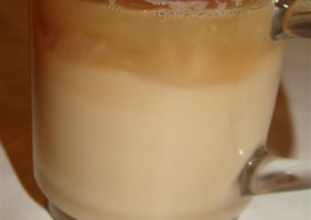 Fotografia przedstawiająca Herbata lipowa z mlekiem