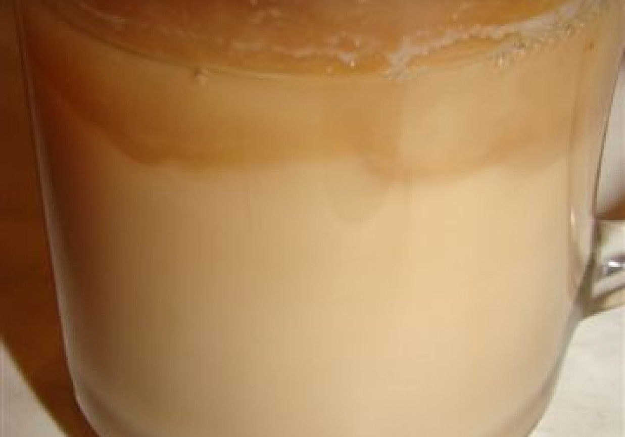 Herbata lipowa z mlekiem foto