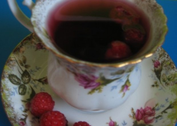 Fotografia przedstawiająca Herbata malinowa z cukrem