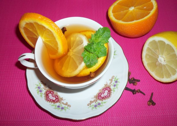 Fotografia przedstawiająca Herbata miętowo-cytrusowa.