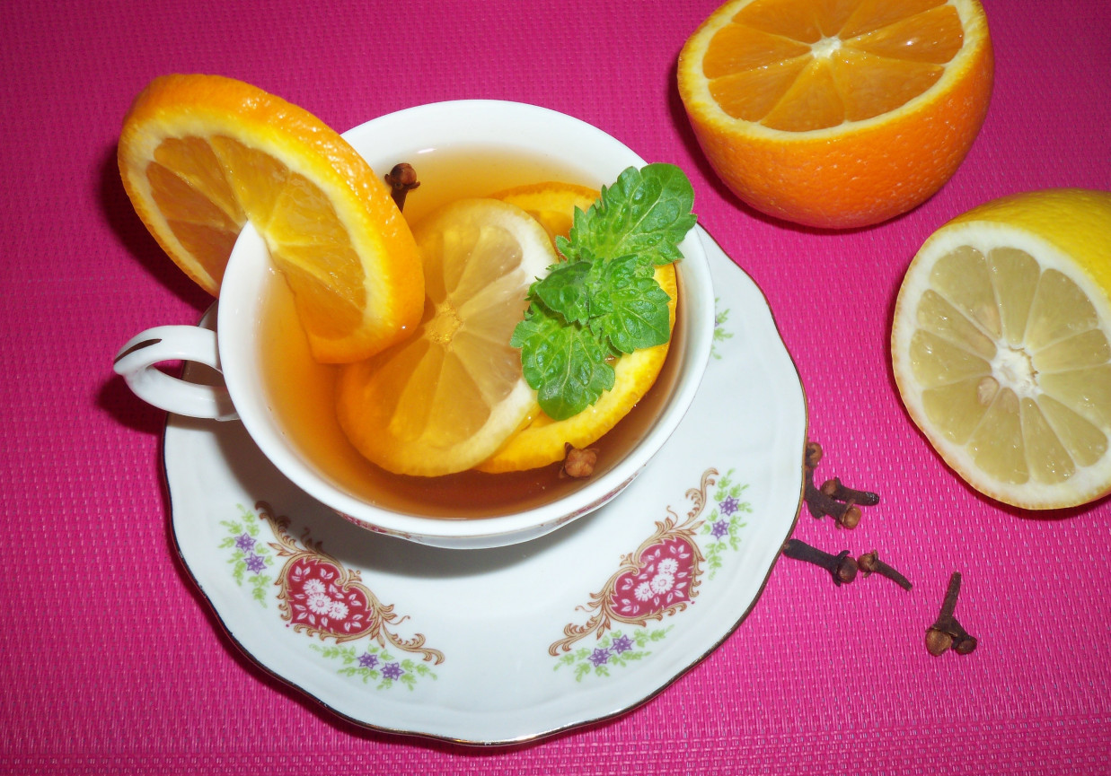 Herbata miętowo-cytrusowa. foto