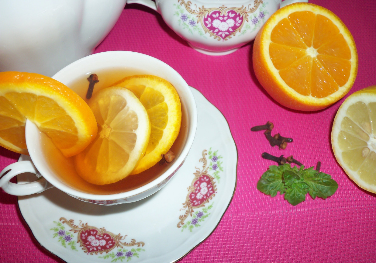 Herbata miętowo-cytrusowa. foto