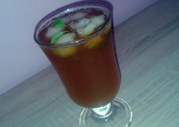 Fotografia przedstawiająca Herbata mrożona jabłkowo - miętowa