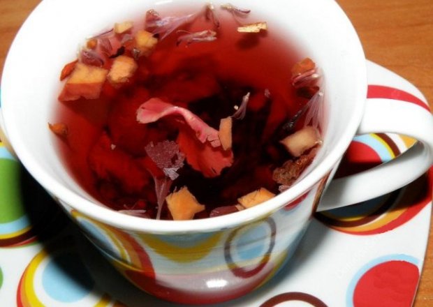 Fotografia przedstawiająca Herbata owocowo-kwiatowa