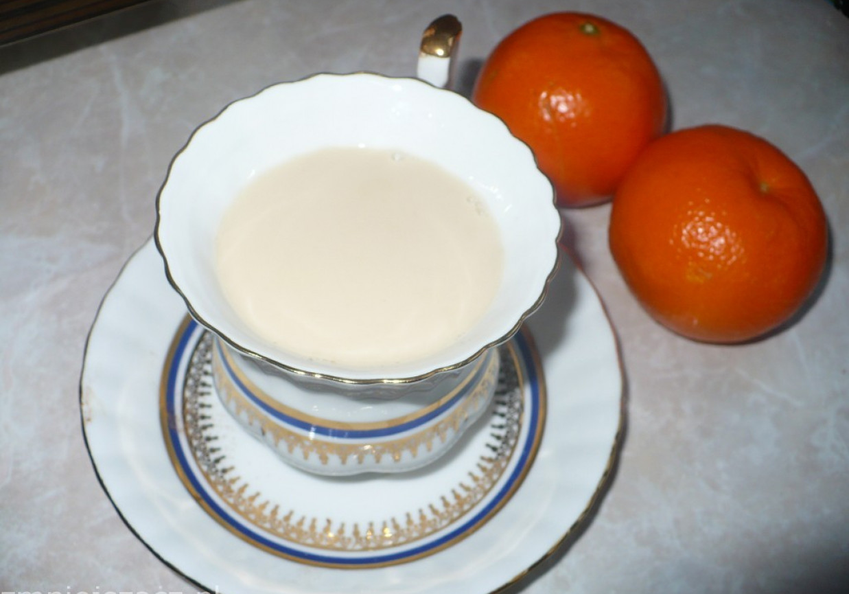 Herbata z mlekiem po angielsku foto