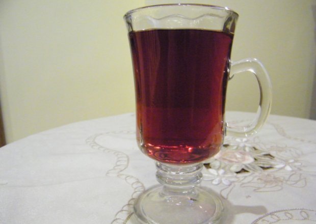 Fotografia przedstawiająca herbata z hibiskusu