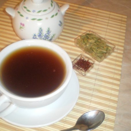 Krok 3 - Herbata z kardamonem i szafranem foto