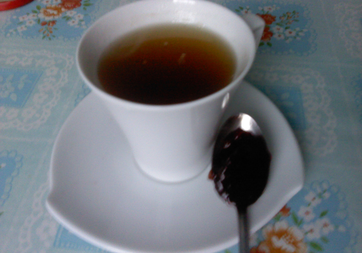 Herbata z konfiturą z czarnych porzeczek foto