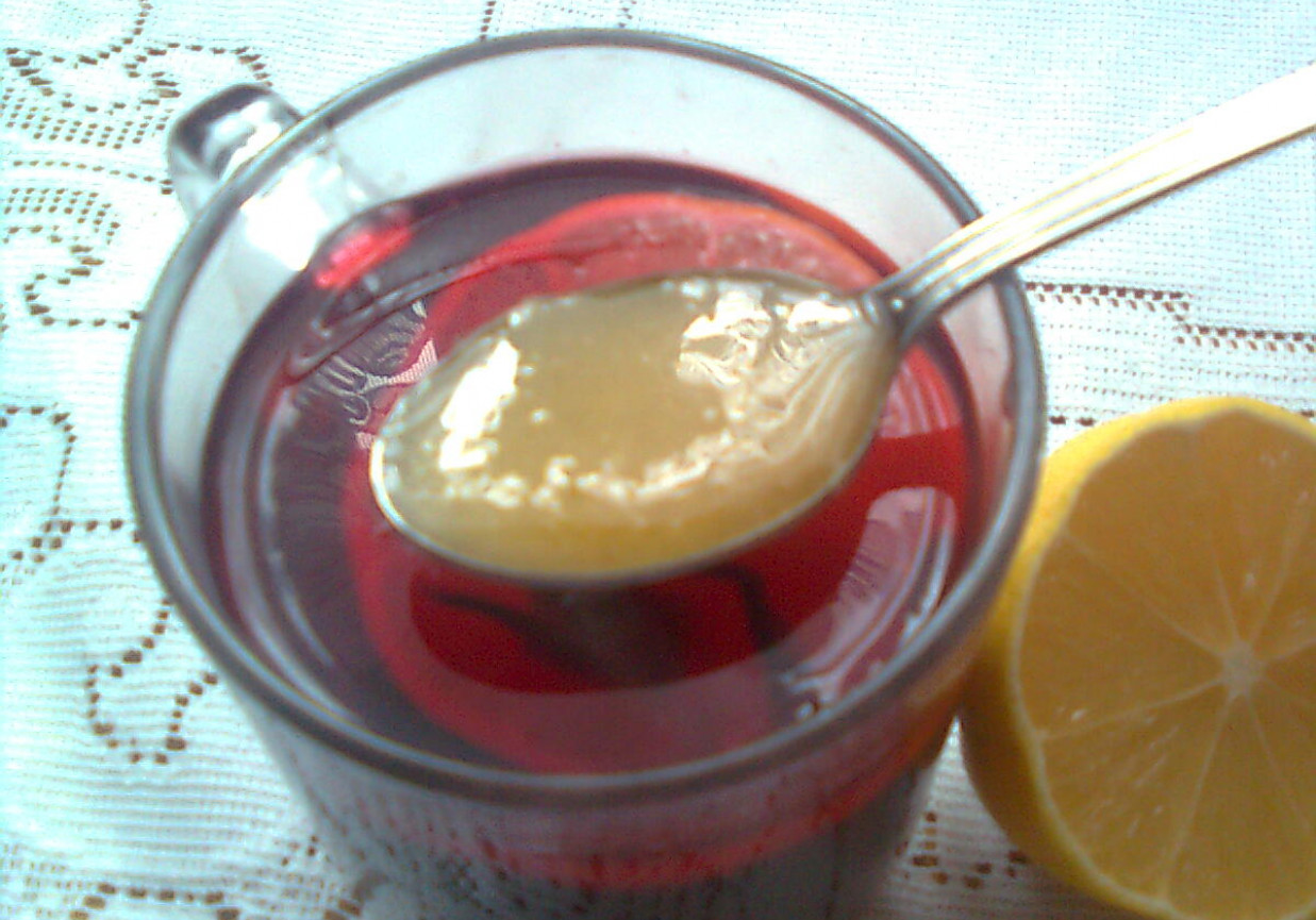Herbata z malwy sudańskiej z cytryną i miodem foto